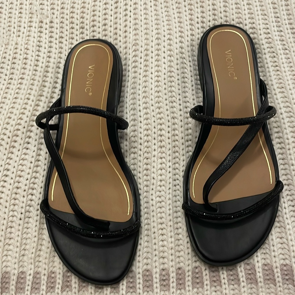 Brand new vionic prism sandal. Size 11. Never worn